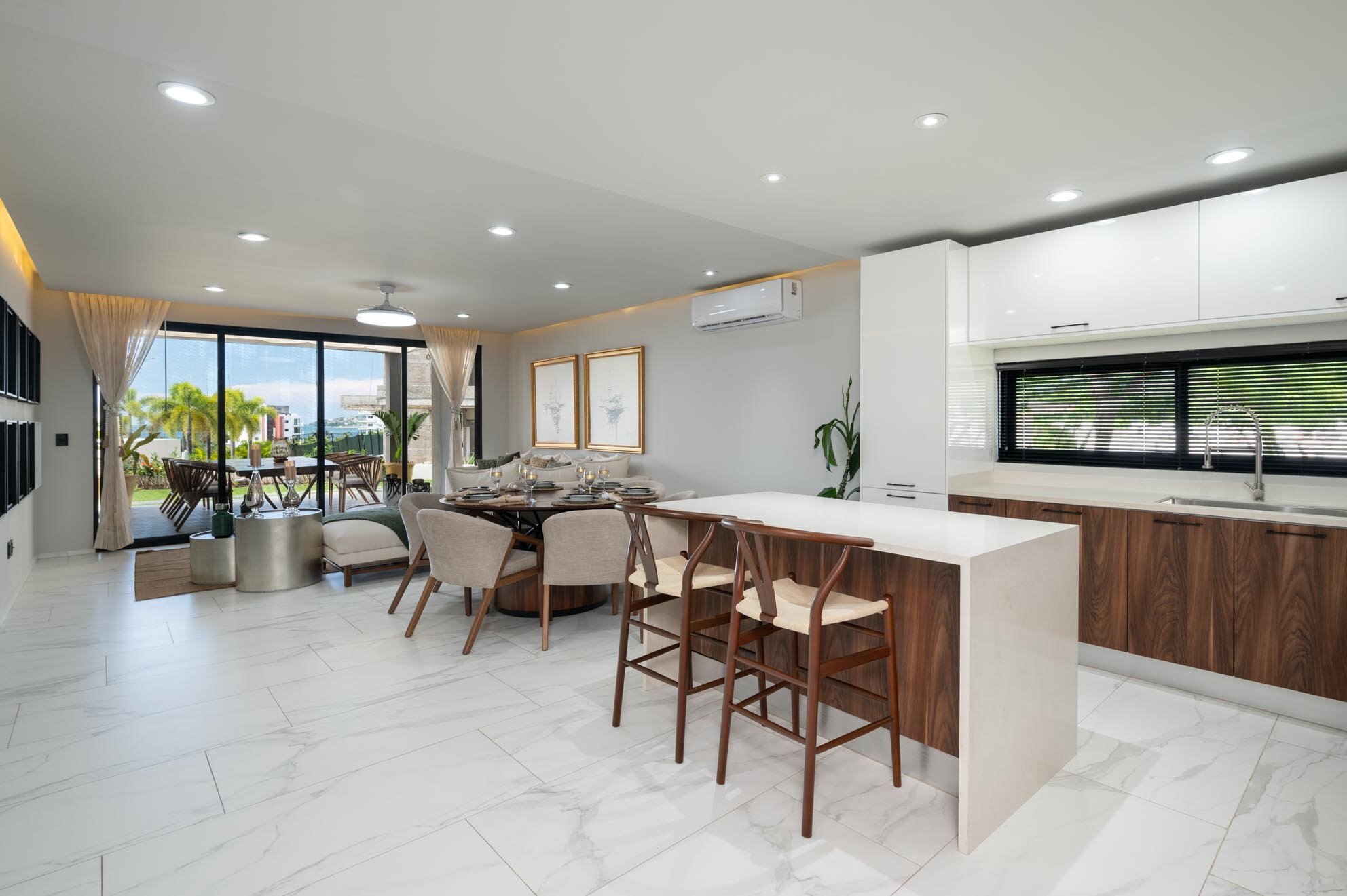 Quadrant 4101 Balcony